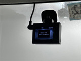 【ドライブレコーダー】映像・音声などの運転中の記録を残します。事故などを起こした起こされた時の証拠になりえますので、もしも時でも安心ですね。