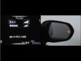 隣車線を走る車両をレーダーで検知し、ドアミラーでは確認しにくい後側方エリアに存在する車両に加え、急接近してくる車両も検知します。車両を検知するとドアミラーに搭載されたLEDインジケーターが点灯します。