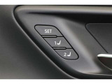 ■シートメモリー■電動パワーシートで調整した自分の着座姿勢を記憶し、ボタン一つで最適ポジションに!