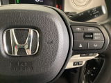 ハンドルにHondaセンシング系のクルーズコントロールやレーンキープアシストなどのスイッチが装備されています。ハンドルから手を離さず安全に操作できます。