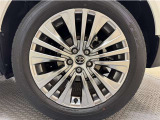 「トヨタ純正アルミホイール」を装着!純正なので車のデザインともマッチしています。高級感やスポーティーさを際立たせてくれます。