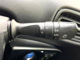 【オートライト】周りの明るさに応じて自動でヘッドライトの点灯・消灯ができる機能です!ライトの付け忘れ・消し忘れなどが無くなり、雨の日や夕方の走行も安心!トンネル通過時も便利ですね