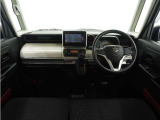 ◆視界広々で非常に運転しやすくロングドライブでも疲れを感じさせないすっきりとまとまったインパネ周りです。
