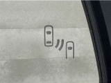 車線変更時の後方確認をアシストしてくれるブラインドスポットモニター!ドアミラーの死角を検知してくれるから車線変更もスムーズです。