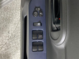 【パワーウインドウ】運転席のスイッチで、各席の窓ガラスの開閉ができます!あると便利ですよね!