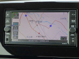 【ナビ】メモリーナビ(MJ120D-W)付きです。目的地を設定すれば初めての場所でも簡単に行くことができます。もちろん音楽だって聴けちゃいます♪