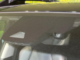 【トヨタセーフティセンス】走行中に前方の車両等を認識し、衝突しそうな時は警報とブレーキで衝突回避と被害軽減をアシスト。より安全にドライブをお楽しみいただけます。
