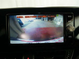 バックカメラが付いているので後方確認が非常にしやすいです。今や運転初心者も熟練者も必須装備!ついていて損はないですね♪