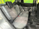 後部座席も気になるようなキズ・汚れやへたり等、大きなダメージはなく、良好な状態です。