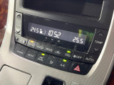 【左右独立型フルオートエアコン】運転席と助手席でそれぞれお好みの温度に設定可能。同乗者にも配慮した、快適な空調をお届け致します。