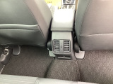 後部座席にエアコンがあるので快適ですね!