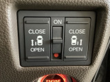 リアドアは乗り降りに便利な両側電動スライドドアです。また運転席に座っていながらスイッチ操作で自在にスライドドアを開け閉めできます。
