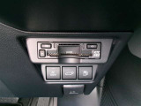ETC車載器を装備しています。高速道路の料金所もストレスなく通行できます。すっきりとしたビルトインタイプですよ。