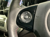 ステアリングにオーディオ操作スイッチが付いています。オーディオ画面に直接タッチしなくても操作が出来ますので、運転に集中できます。