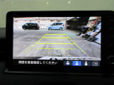 バックカメラの画像です。ガイドラインがスムースな車庫入れをサポートいたします!車庫入れの安心感がアップしますね☆