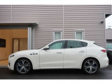 新車・中古車キャンペーン実施中!高年式から低年式まで数多く揃えております。乗出し総額やご希望金額等メールお電話にてご相談お問い合わせ下さい。