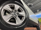 【純正17インチアルミホイール】外観にマッチした純正アルミホイールを装着しております。各種社外アルミホイールや、スタッドレスタイヤも取扱いしております。是非ご相談ください♪