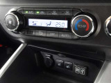 車内の温度管理に便利なオートエアコン☆