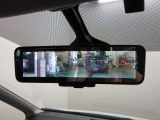 スマートルームミラー付きで後部座席に乗車してても後方がしっかり見れます