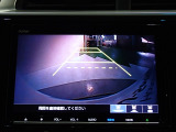 バックも安心のリアカメラ付いています。リアカメラがあると、いつでも安全にバックできますね。死角も減ります。3ビュー切り替え、ガイド線表示なので便利です。