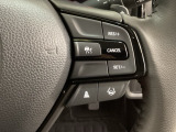 ハンドルにHondaセンシング系のクルーズコントロールやレーンキープアシストなどの操作スイッチが装備されています。ハンドルから手を離さず安全に操作できます。