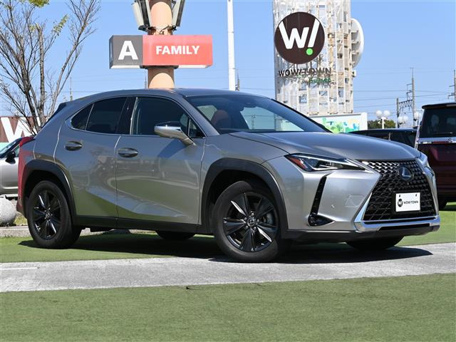 UX200 バージョンCサンルーフ 修復歴無し