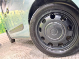 【純正アルミホイール】外観にマッチした純正アルミホイールを装着しております。各種社外アルミホイールや、スタッドレスタイヤも取扱いしております。是非ご相談ください♪