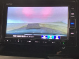 【バックカメラ】運転が苦手な方も車庫入れラクラクです!ギアをリバースに入れれば自動的に切り換わりますので、面倒な操作は不要です♪狭い駐車場もお車を傷つけず安心ですね!