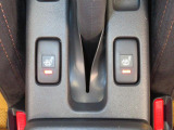 運転席及び助手席にシートヒーター付で、冬場は重宝します。