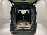 リアシートを倒すと、ラゲッジスペースを広くお使いいただけます!