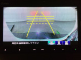 バックでの車庫入れも安心です! リアカメラが付いているバックモニター付のナビを装備しております。操作線もついており距離感も画面から確認できます。