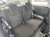 後部座席も気になるようなキズ・汚れやへたり等、大きなダメージはなく、良好な状態です。