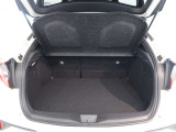 開口部の広いラゲージスペースは、ゴルフバックなどの荷物もラクラク積み込めます。