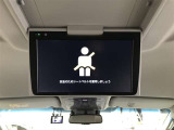 後席モニター装備!お出かけ時の渋滞時でもお子様や同乗者の方が退屈しません。ドライバーは運転に集中できます♪