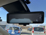 スマートルームミラーは車両後方の状況を映像で映し出します!後席に人が乗っていたり、荷物を積んでいる時にも安心です!