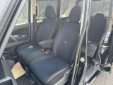 運転席&助手席☆ブラック系の内装色ですので汚れが目立ちにくいです☆