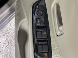 【パワーウインドウ】運転席のスイッチで、各席の窓ガラスの開閉ができます!あると便利ですよね!