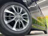 【純正アルミホイール】外観にマッチした純正アルミホイールを装着しております。各種社外アルミホイールや、スタッドレスタイヤも取扱いしております。是非ご相談ください♪