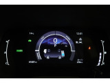 とっても見やすいメーターです。夜間時はラグジュアリーな気分にさせてくれる照明が魅力ですので、夜のドライブも楽しみになりますよ♪