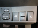 電動ミラー付。自分の見やすい角度に調整できるので車線変更や駐車時の車両周辺確認の見落とし防止に役立ちます。電動格納はしません。