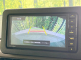 【バックカメラ】駐車時に後方がリアルタイム映像で確認できます。大型商業施設や立体駐車場での駐車時や、夜間のバック時に大活躍!運転スキルに関わらず、今や必須となった装備のひとつです!