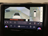 【パノラミックビューモニター】映像で、見づらい車両周辺の確認をアシスト。クルマを真上から見ているような映像を表示。 運転席から確認しにくい車両周囲の状況を把握。