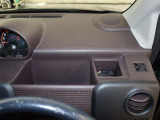 運転席まわりにコンソールボックスがついており便利です。