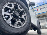 【純正15インチアルミホイール】外観にマッチした純正アルミホイールを装着しております。各種社外アルミホイールや、スタッドレスタイヤも取扱いしております。是非ご相談ください♪