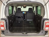 リアシートを倒すと、ラゲッジスペースを広くお使いいただけます!