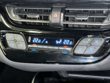 左右独立温度コントロールフルオートエアコンです。運転席、助手席それぞれで独立して温度設定ができます。冷え性の方が乗っても安心ですね♪