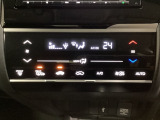 プラズマクラスター付き・オートエアコンがついてますので、簡単操作で快適に過ごせます。リア熱線のスイッチの中に、雪道に対応したサイドミラーヒーターも入っています。