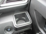 運転席で使用できるドリンクホルダーです。