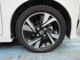かっこいい純正アルミホイール(スタッドレスタイヤを装着しております)