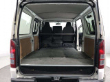 バンならではの広々としたラゲージスペースを備えています。ライフスタイルに合わせていろいろな物を積み込めます!